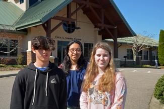 Students stand outside SCC's Macon Campus